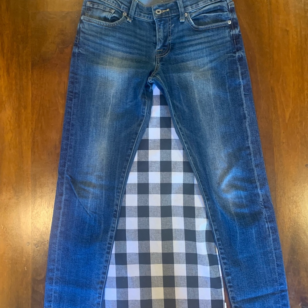 Lucky Brand - Great jeans for every day wear. lots of wear left in these jeans.